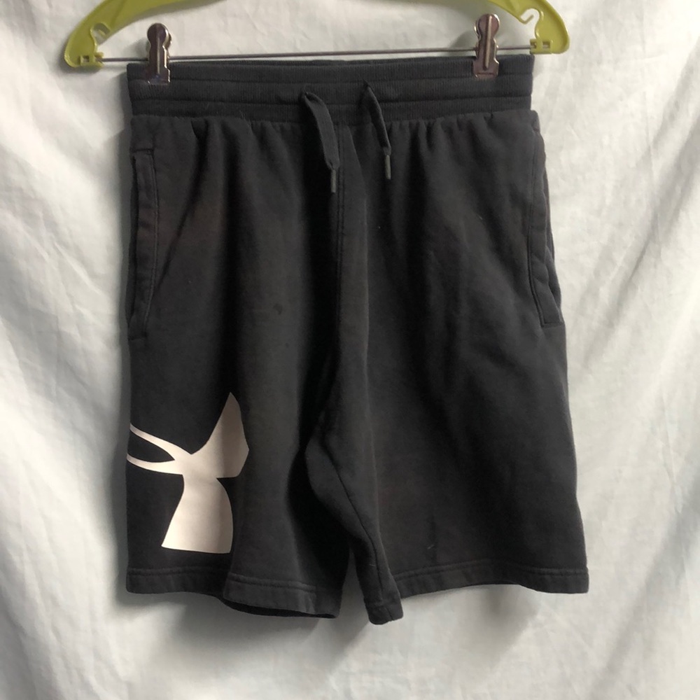 Women’s small stained Under Armour drawstring shorts